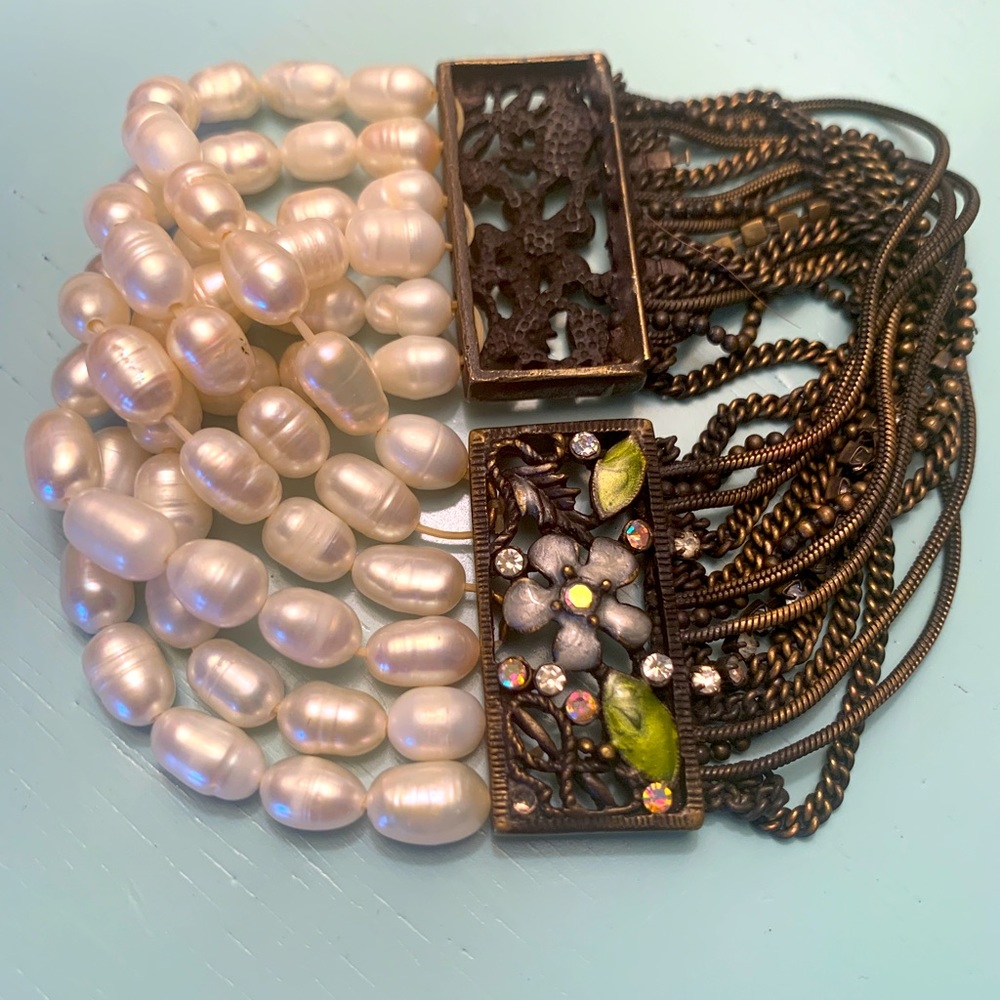 Faux pearl stretch bracelet